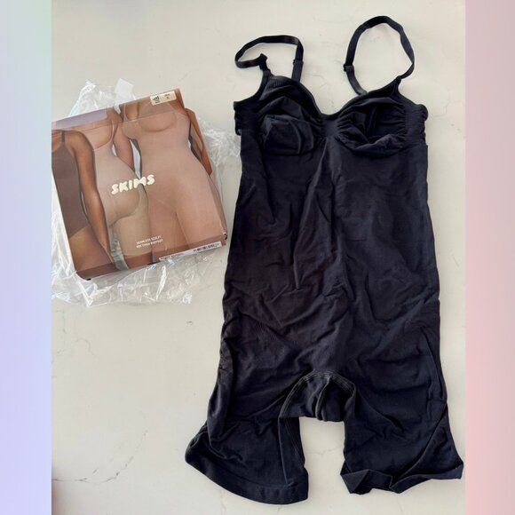 Skims Seamless Sculpt Mid-Thigh Bodysuit – Onyx - Picture 4 of 4